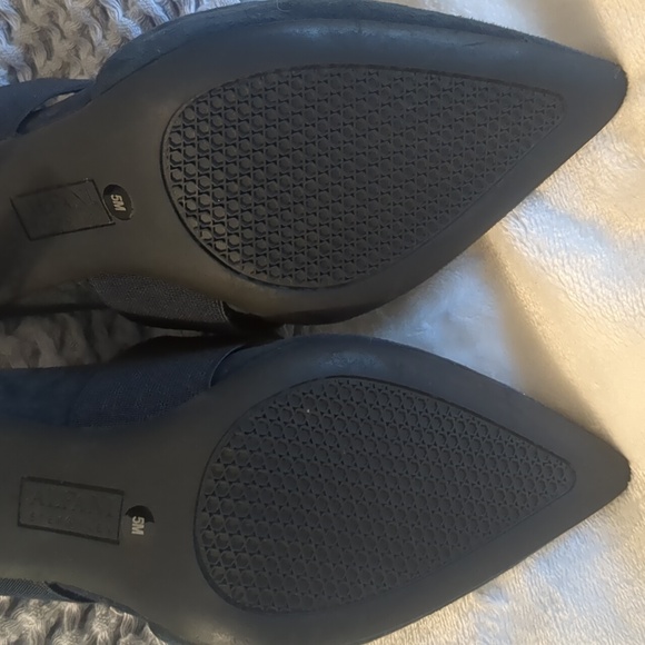 Alfani Deep Navy Blue Heels - Picture 4 of 7